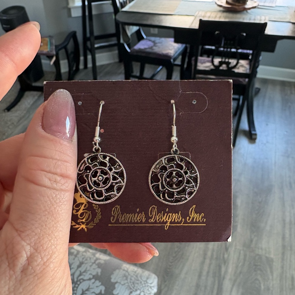 Bnwt premier earrings